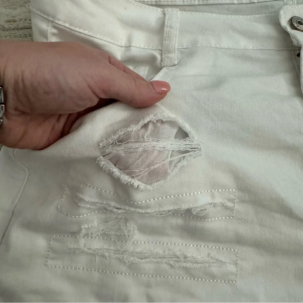 Like 🆕 Distressed cotton blend 3.5” inseam boutique jean shorts